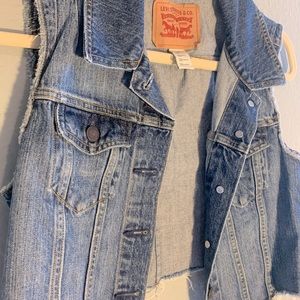 CROPPED LEVIS DENIM VEST